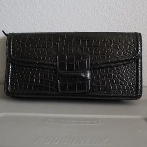 Black clutch